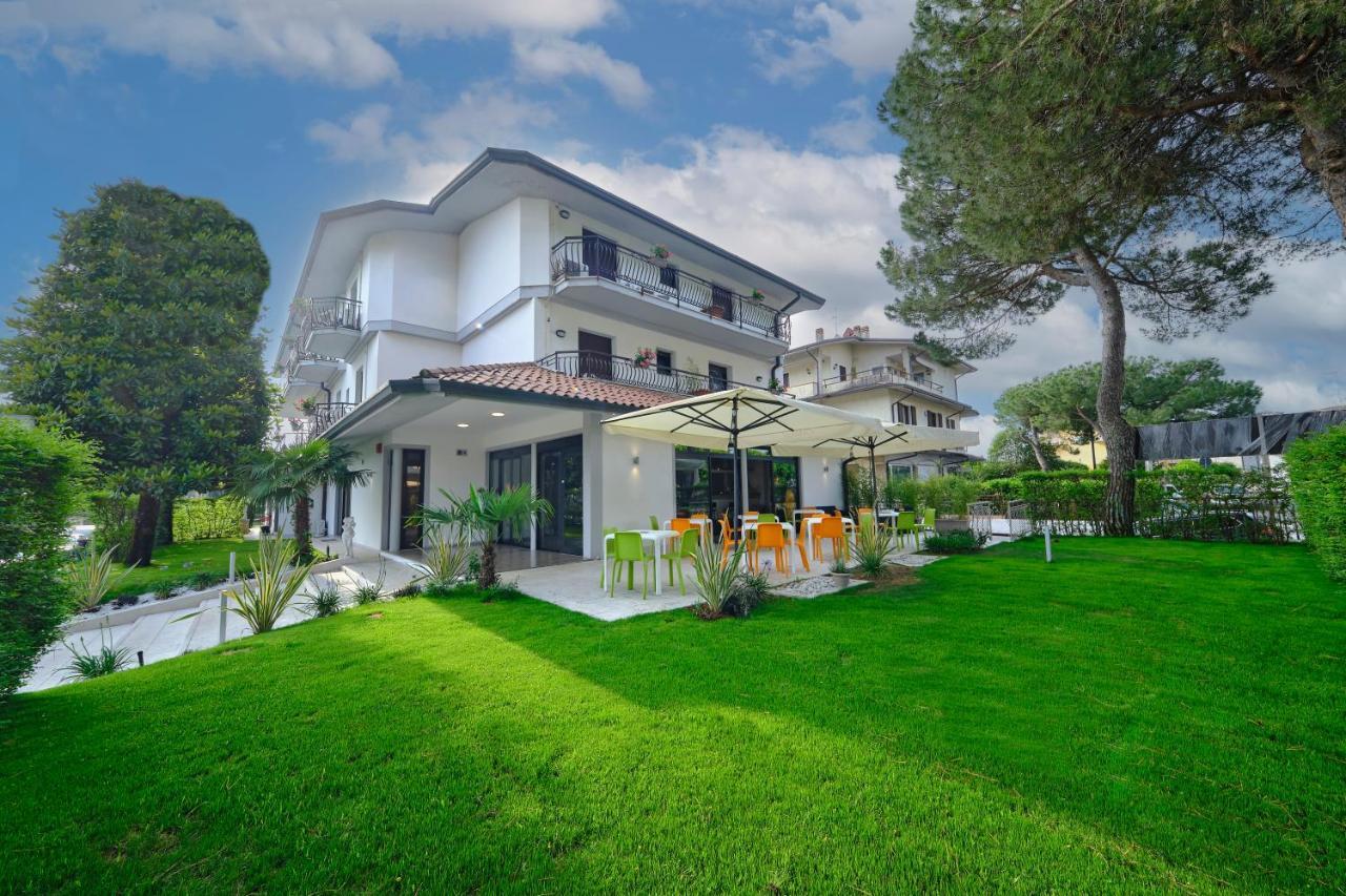 Hotel Vittoria Sirmione Esterno foto