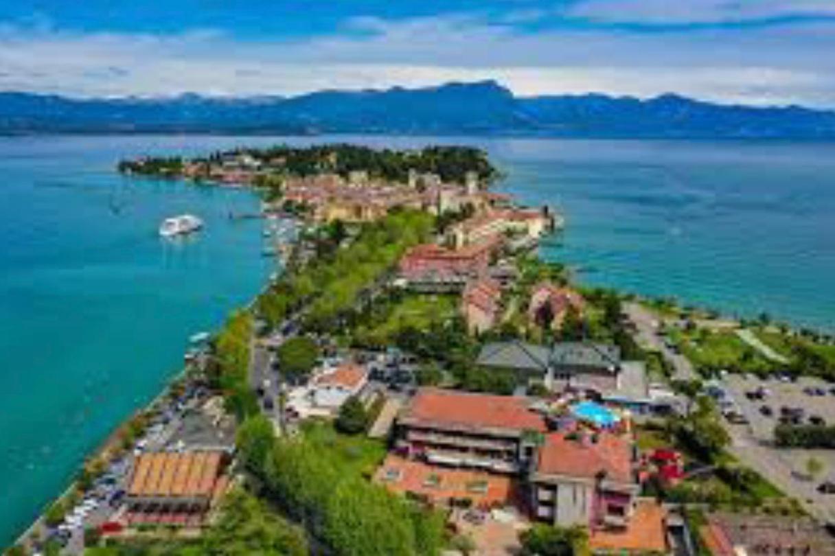 Hotel Vittoria Sirmione Esterno foto