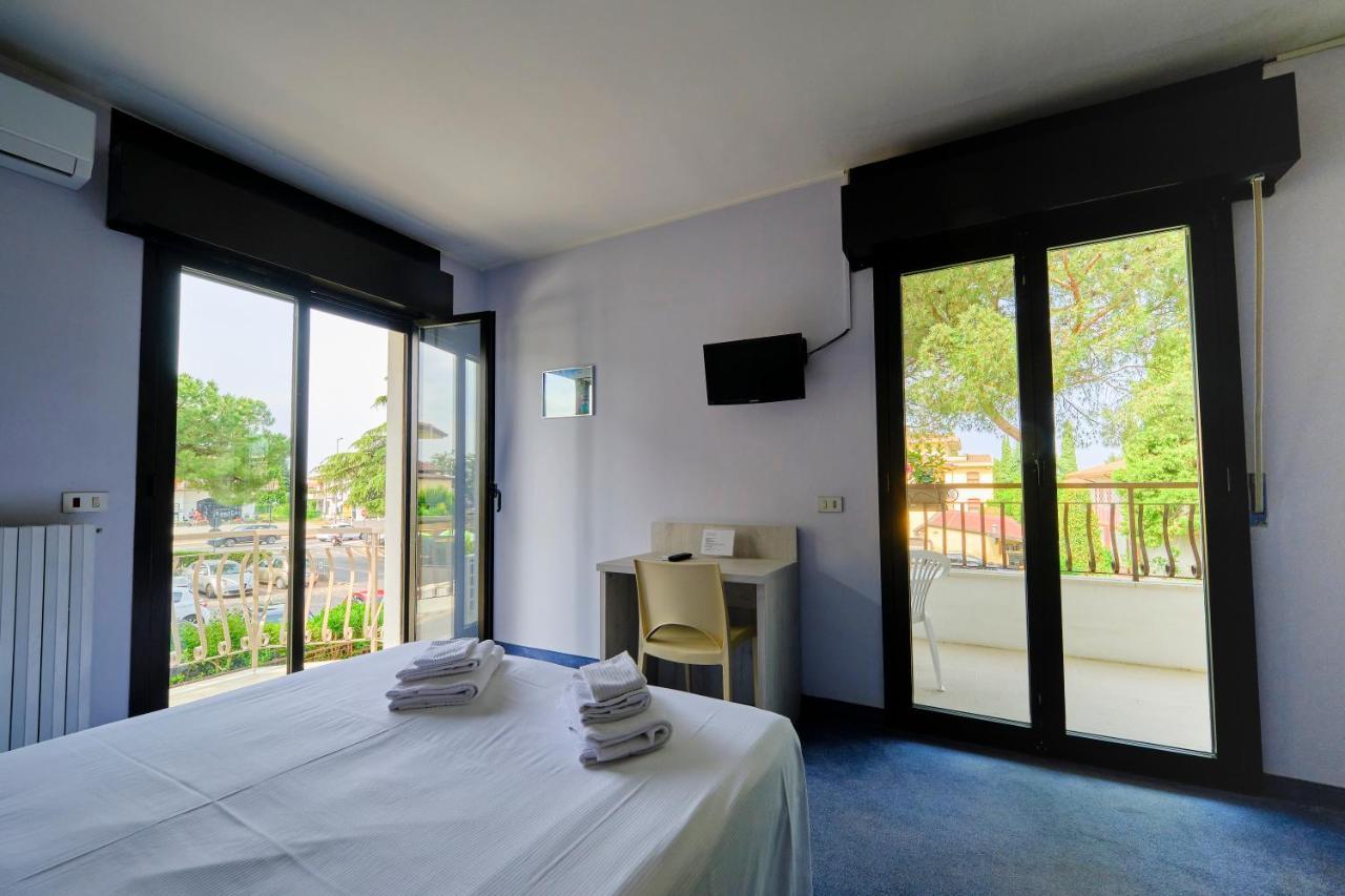 Hotel Vittoria Sirmione Esterno foto